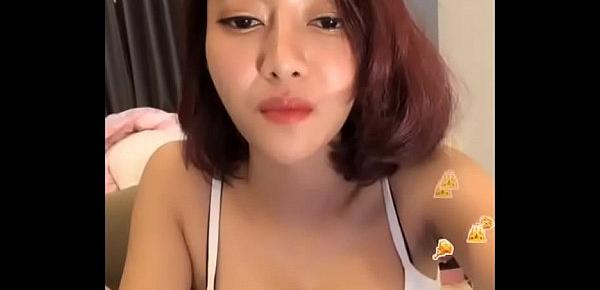  Thai girl dances sexy on bigo live